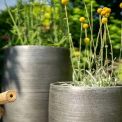 Pflanzgefäß 'Rowen', Silber, Ø 41 X H 72 Cm -Lechij Verkaufe 3210801635 3210801636 3210801637 3210801638 Pflanzgefaess Rowen silber 13 115030